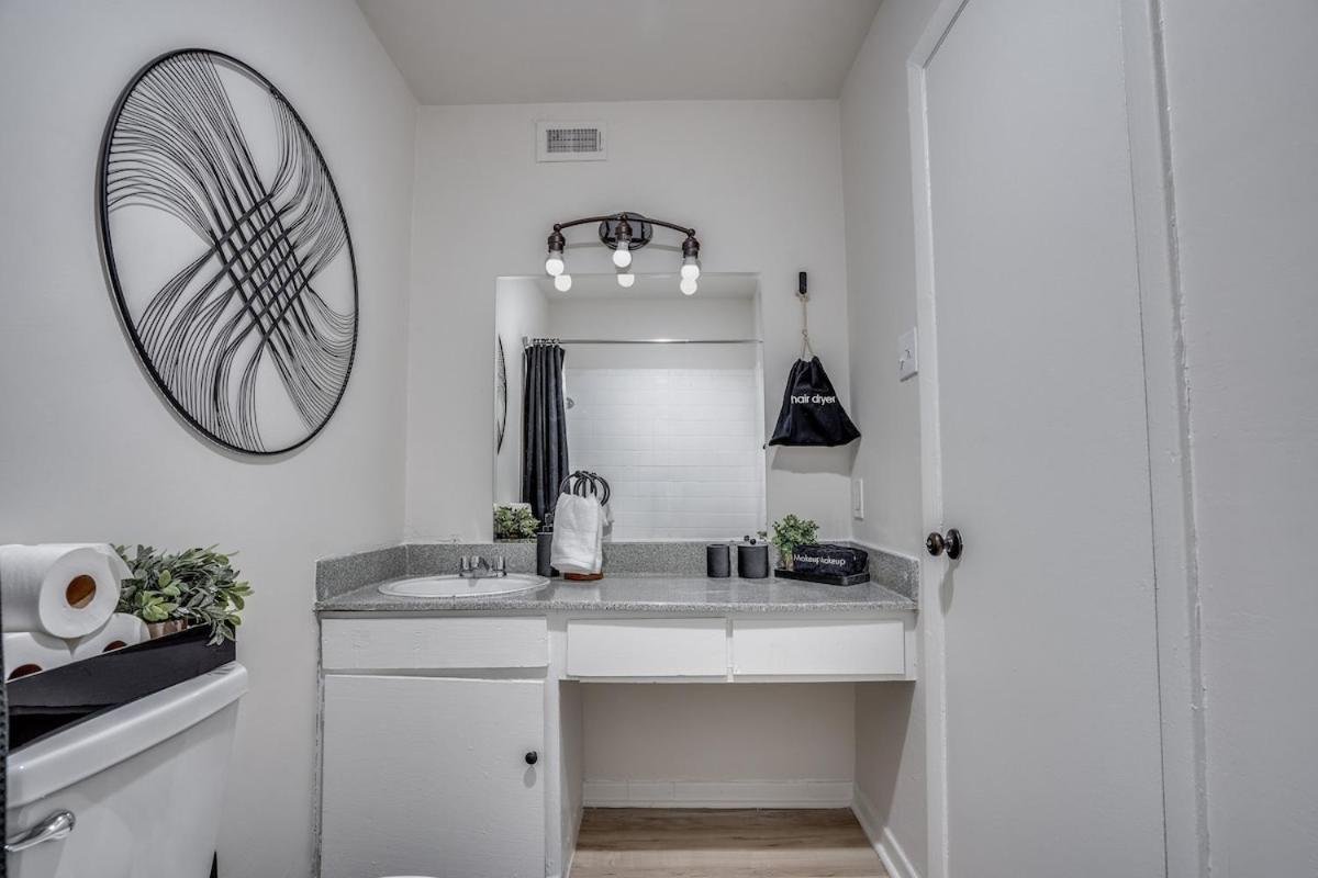 2bd2bath Med District Remodel B * Dallas